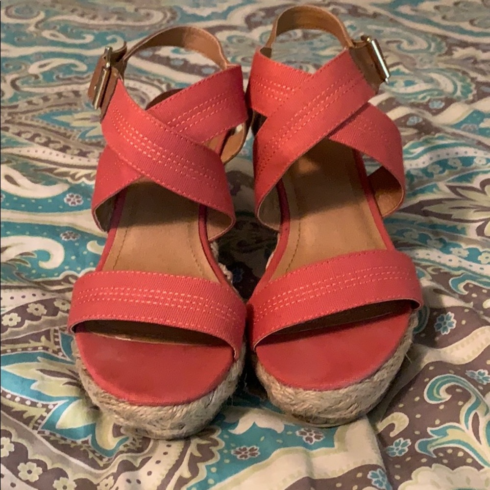 Coral cork wedges